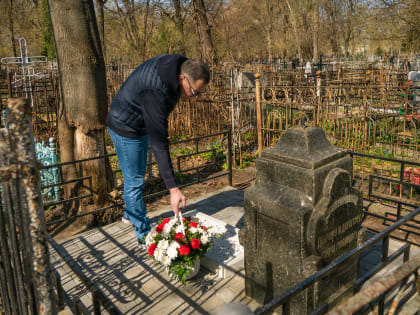Державинцы почтили память ректоров, похороненных на Воздвиженском кладбище Тамбова