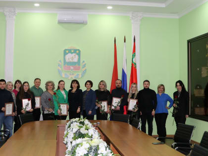 В Мичуринске наградили лучших предпринимателей, оформивших витрины магазинов к новогодним праздникам