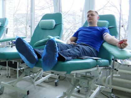 Сотрудники МЧС стали донорами крови накануне Дня защитника Отечества