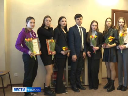 Тамбовских спортсменок поздравили с 8 Марта