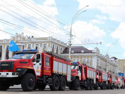В Тамбове поздравили сотрудников МЧС накануне 374-ой годовщины пожарной охраны РФ
