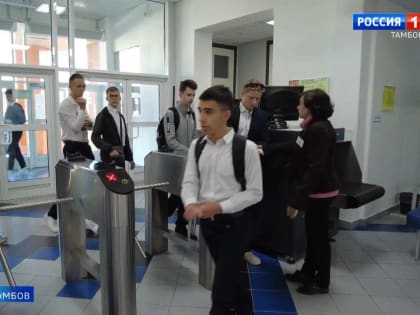 Один для всех. Школьники сдали первый обязательный ЕГЭ