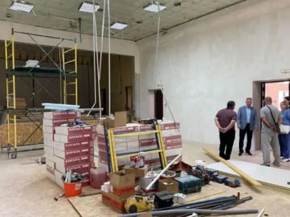 Евгений Лапочкин проверил ход капремонта Дома культуры в селе Правые Ламки