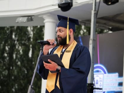 Выпускник Державинского Чинмай Певекар прошел стажировку InteRussia для иностранных врачей