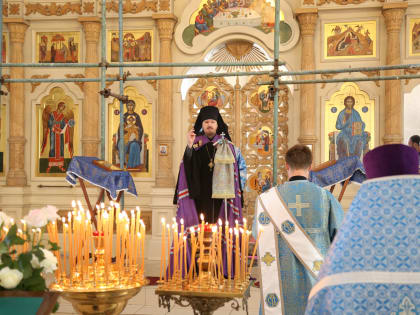 Владыка Игнатий совершил Божественную литургию в праздник Покрова Пресвятой Богородицы