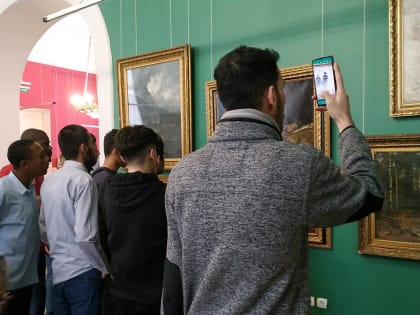 Иностранные студенты ТГТУ посетили Тамбовскую областную картинную галерею