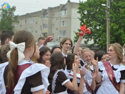 В школах Рассказова прозвенел последний звонок