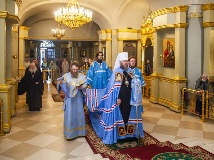 В праздник Владимирской иконы Божией Матери митрополит Феодосий совершил Божественную литургию в кафедральном соборе города Тамбова