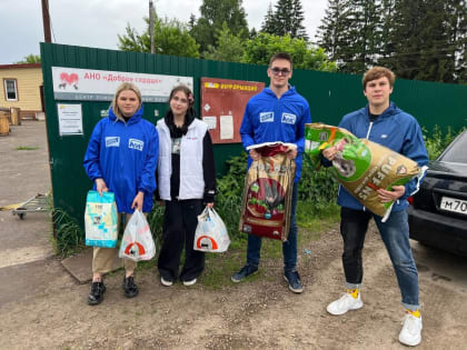 Тамбовские молодогвардейцы передали 50 кг корма в приют для собак