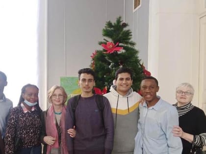 Иностранные студенты посетили Тамбовскую областную картинную галерею