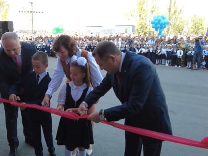 Учебные недели в школах региона будут начинать с поднятия флагов страны и области