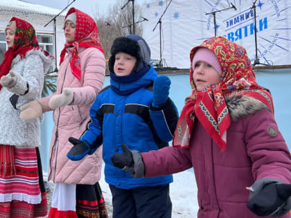 Второй день в селе Платоновка Рассказовского района звучат колядки