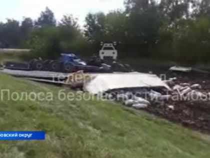 Под Тамбовом у фуры прямо на трассе взорвалось колесо
