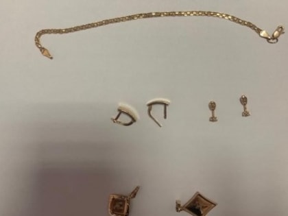 В Мичуринске сотрудница пункта выдачи подменила ювелирные украшения на 400 тысяч рублей