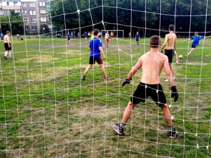 Турнир по футболу среди дворовых команд города  Мичуринска выиграла «Платина»