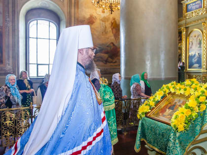 Накануне праздника Святой Троицы митрополит Феодосий совершил всенощное бдение в кафедральном соборе города Тамбова