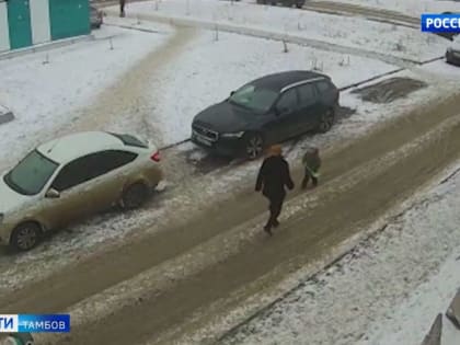 Тамбовчанка издевалась над ребёнком по дороге в детский сад