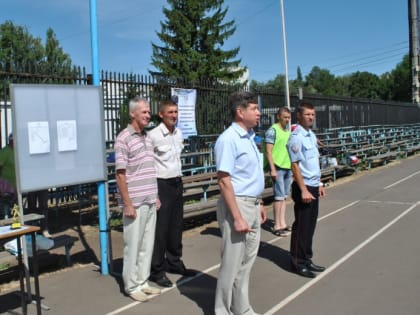 На стадионе «Динамо» начался футбольный турнир имени полковника Карпова среди ветеранских коллективов спортобщества правоохранительных структур