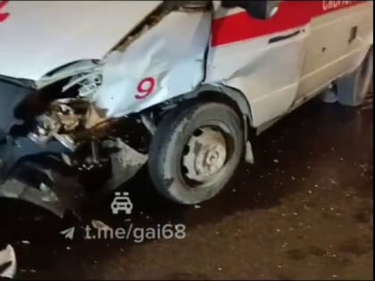 Автомобильная авария на улице Магистральной в областном центре