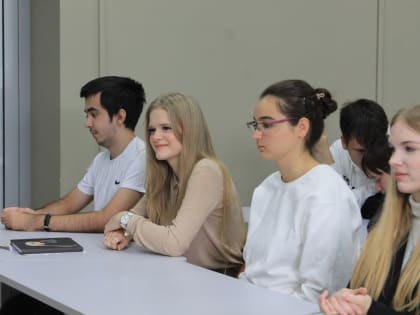 В Державинском прошла встреча с военкором Романом Польшаковым