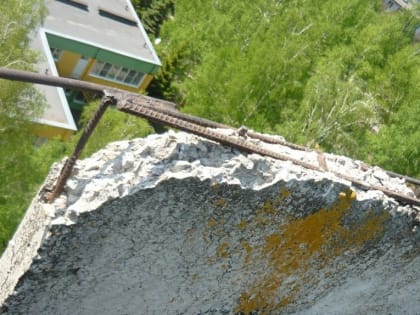 Директора УК признали виновным в том, что на девочку упал кусок бетона с крыши