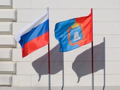 В тамбовских школах теперь будут торжественно поднимать флаг региона