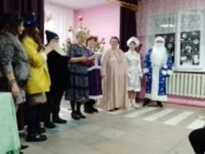 Новый год к нам мчится