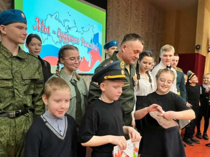 Тамбовские школьники передали на фронт письма и рисунки ко Дню защитника Отечества