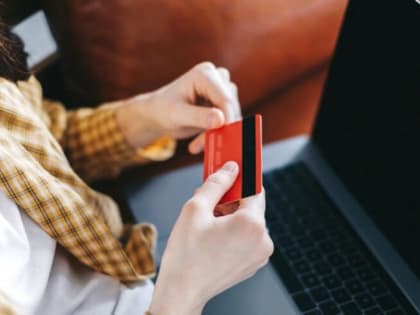 В Тамбовском округе 21-летняя девушка украла деньги с банковской карты родственницы