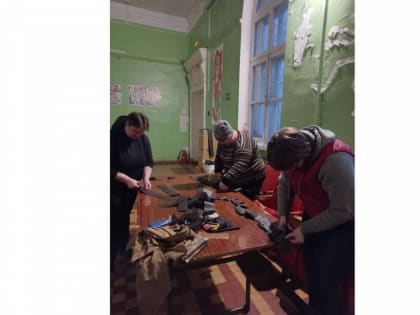 В Тамбовской области активисты «Единой России» изготавливают маскировочные сети