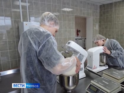 Школьники осваивают азы профессии пекаря