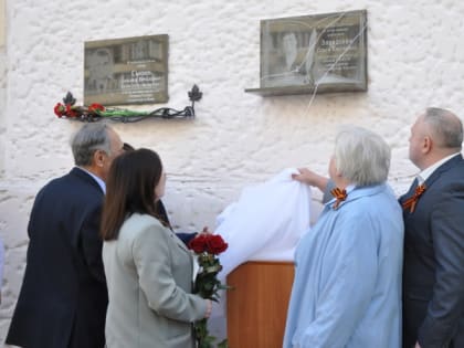 В Тамбове на здании 12-й гимназии открыли мемориальную доску Заслуженному учителю РФ