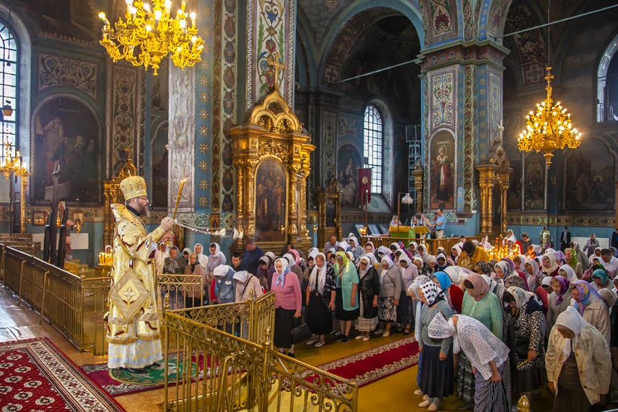 Можно праздник сегодня церковный. Православные Петр и Павел. Сегодняшний праздник церковный. Праздник Петра и Павла в 2022 году. Церковная служба Петра и Павла.