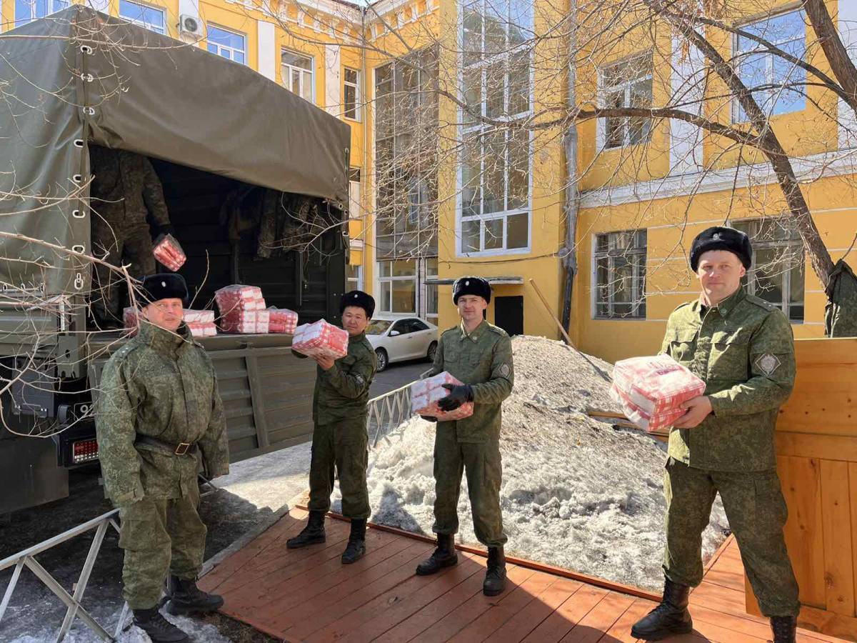 Новости тыва. Пограничники Тувы. Пограничники Кызыл. Гуманитарная помощь Тыва. Сборы продуктов для солдат.