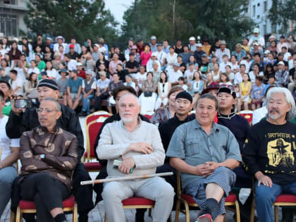 В Кызыле открылся V юбилейный международный фестиваль горлового пения