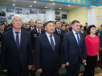 Владислав Ховалыг поздравил сотрудников органов внутренних дел Тувы с профессиональным праздником