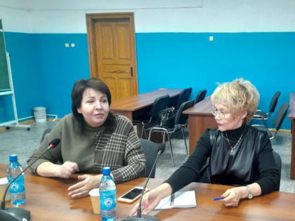 «Чтобы ваше перо было острым, а глаз зорким!». Сенатор Дина Оюн провела встречу со студентами-журналистами ТувГУ