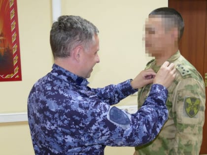 В Туве офицеру Росгвардии Соруку С. вручена медаль Жукова