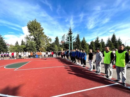 Тувинский госуниверситет открыл для студентов обновленную баскетбольную площадку