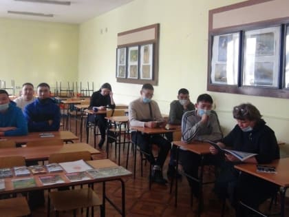 Служба по контракту: почетно, престижно, выгодно. Студенты ТувГУ встретились с представителем пункта отбора на военную службу