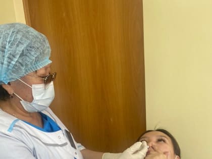 Городская поликлиника Кызыла приглашает жителей Тувы привиться от коронавируса назальной вакциной