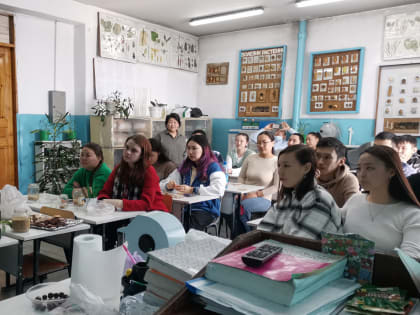 В ТувГУ для студентов СХФ и ЕГФ прошел научно-методический семинар, который продолжился мастер-классом