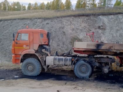 В Туве из-за неисправных тормозов загорелся  Камаз