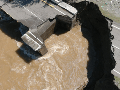 В Туве из-за обрушения моста закрыли проезд по дороге в Хакасию