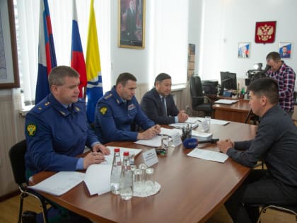 Заместитель Генерального прокурора России Дмитрий Демешин в ходе рабочей поездки провел в городе Кызыле Республики Тыва личный прием граждан