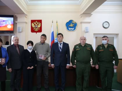 Семьям военнослужащих, погибших в ходе специальной военной операции, вручили ордена Мужества