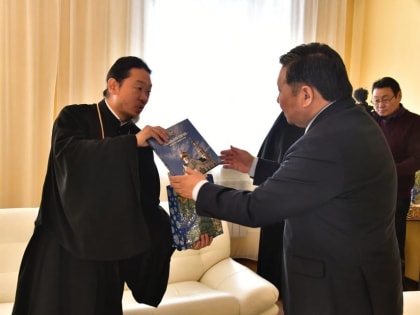Архиепископ Феофан на встрече с главой Тувы рассказал о молитвах верующих об участниках СВО