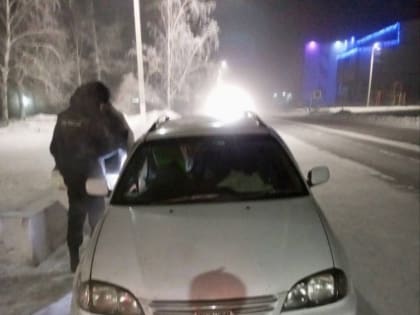 В городе Шагонаре в Туве полицейские задержали супругов, торговавших алкоголем из машины