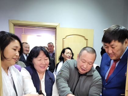 Эрес Хуурак принял участие в открытии Центра общения старшего поколения Тандинского кожууна