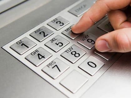 Житель Тувы украл больше 300 тысяч рублей с банковской карты потенциальной тещи
